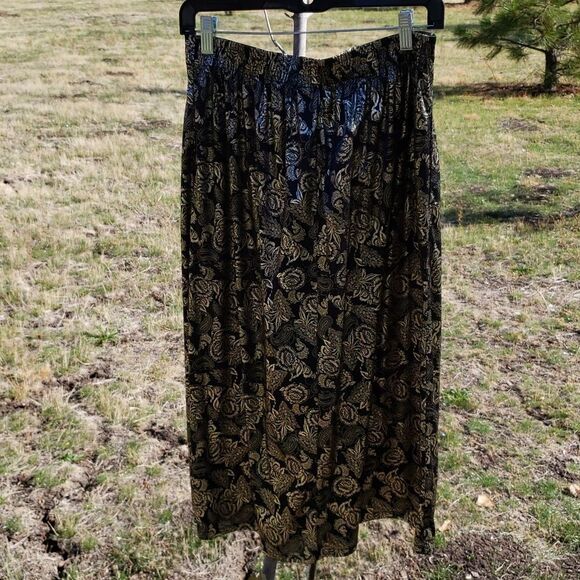 Petites by Fundamental Things Black Metallic Floral Skirt - Picture 4 of 7